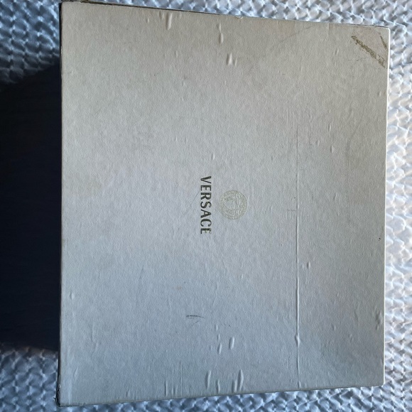 Versace - Picture 9 of 10